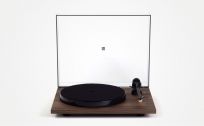 Rega Planar 1 Plus Turntable with Phono-Preamp and Carbon MM-Cartridge walnut